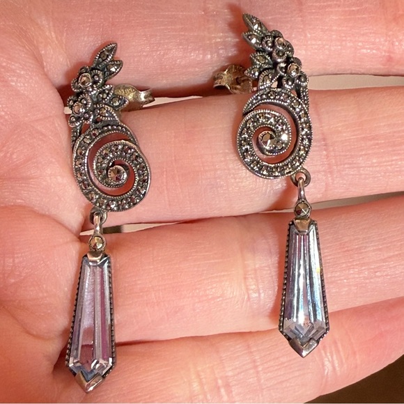 Vintage Art Deco sterling silver marcasite grey violet Spinel dangle earrings
